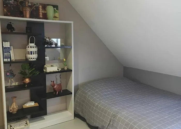 Appartement F2 In Desired House